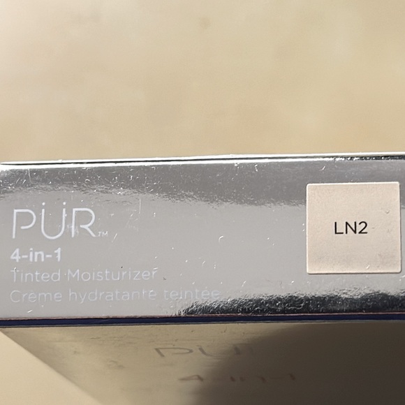 Pur 4 in 1 Tinted Moisturizer - Picture 3 of 4